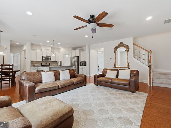 4th image of 418 Spring View Dr