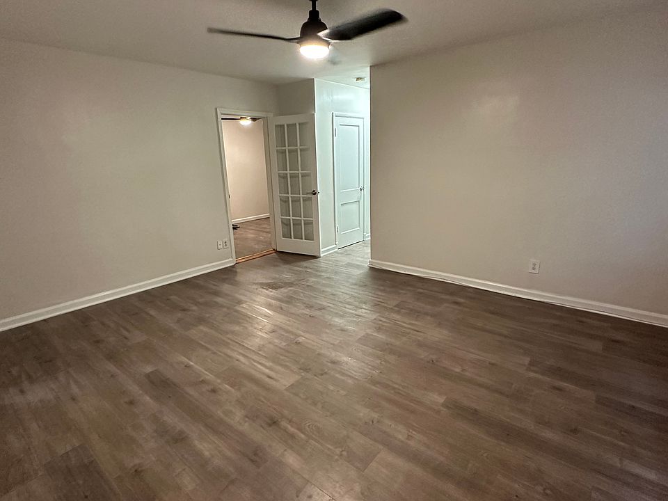 Living Room unfurnished (see door to the den)