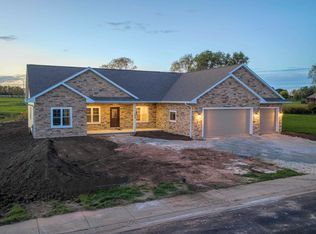 550 Royal Saint Pats Dr, Wrightstown, WI 54180