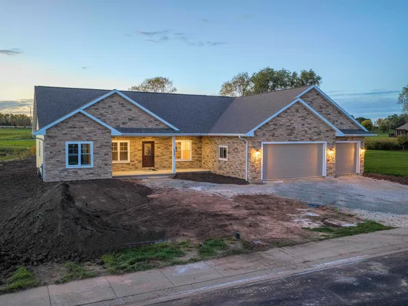 550 Royal Saint Pats Dr, Wrightstown, WI 54180