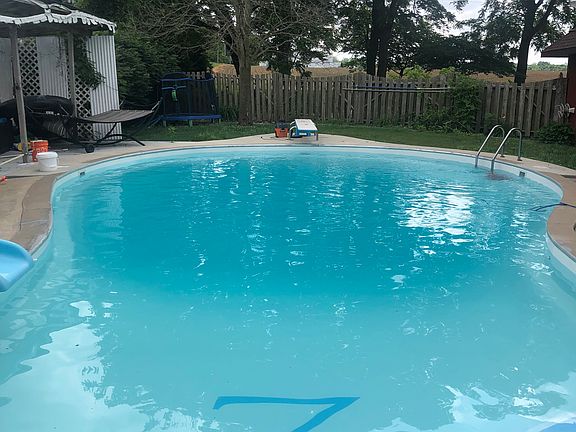 3rd image of 450 Finch Dr