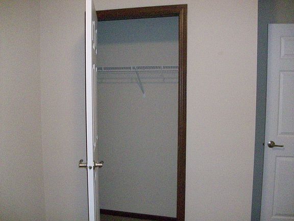 4th image of 608 Lemont Ln