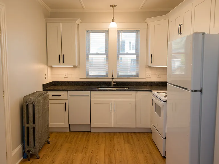 194 N Main St #2 — Photo 2