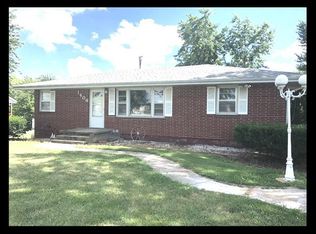 1406 E Briggs Dr, Macon, MO 63552