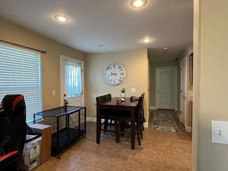 2425 Kentucky Ave — Photo 6