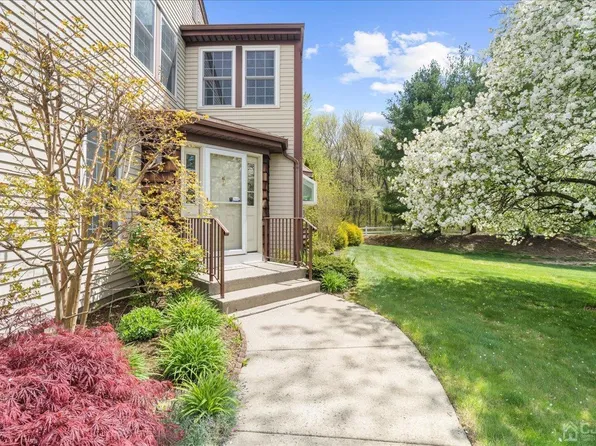 17 Melborn Dr #A, Monroe Township, NJ 08831