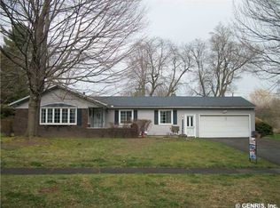 16 Kingswood Dr, Rochester, NY 14624