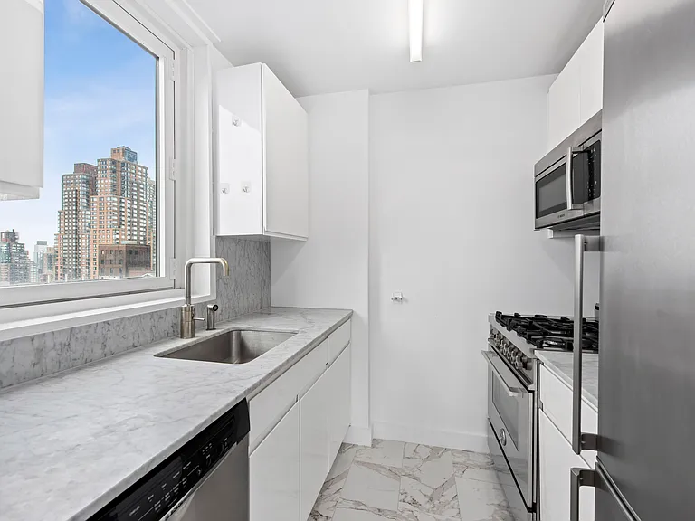 322 W 57th St #37B — Photo 5