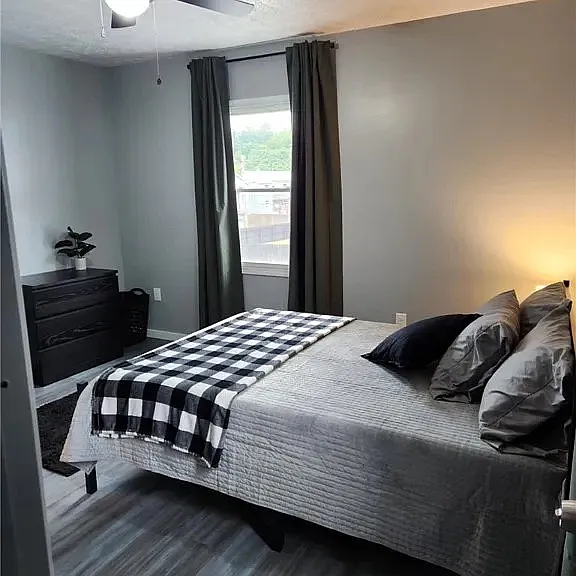 637 Bell St — Photo 12