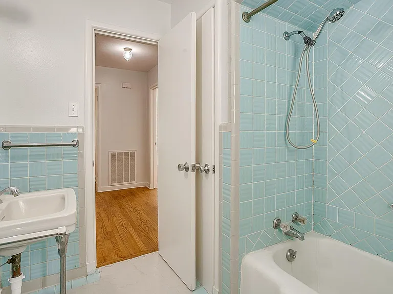 3557 Suffolk Dr — Photo 15
