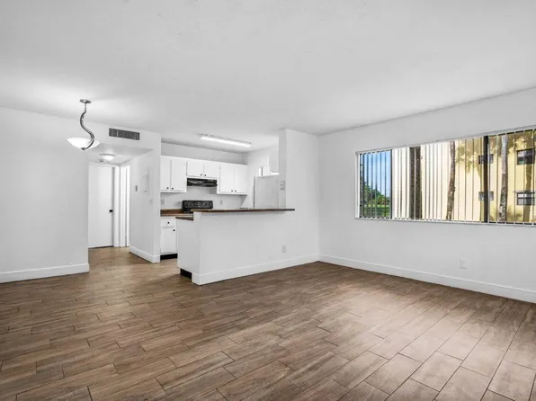 1618 Meadows Circle W, Boynton Beach, FL 33436