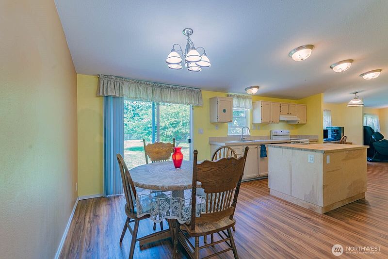 5th image of 239 Robinson Road