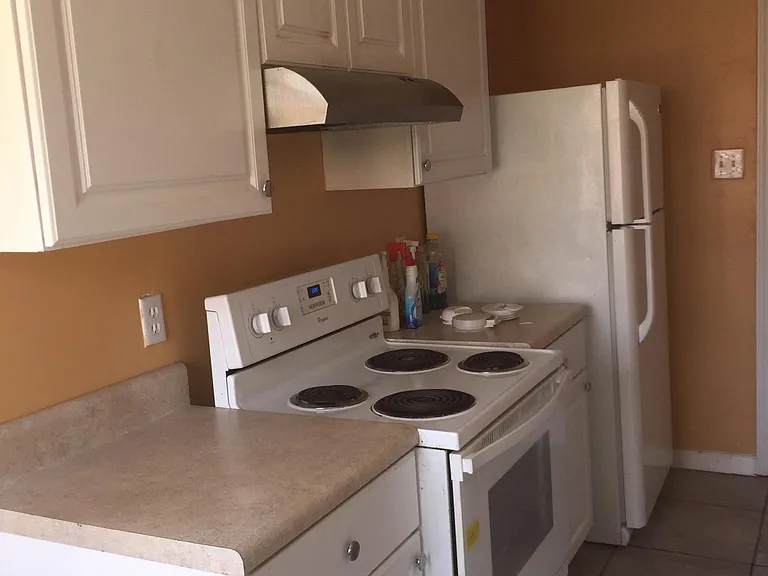 1002 Martin St SE #C — Photo 3