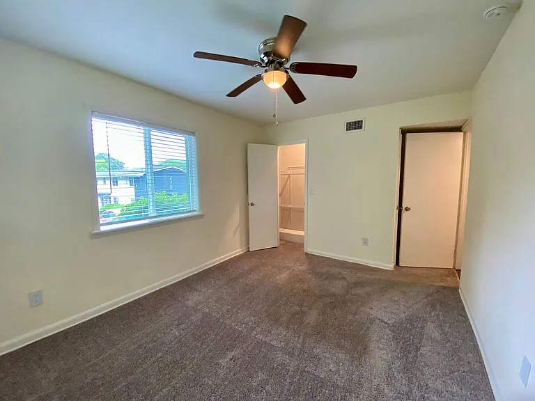 Oak Pointe Apartments — Photo 21