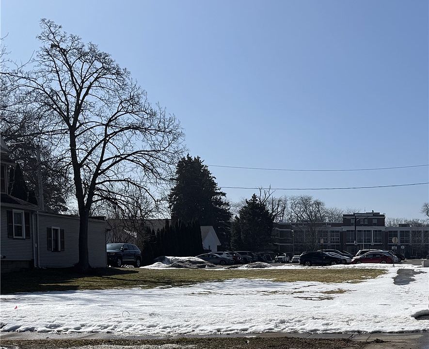 1st image of 425 Beach Ave #24