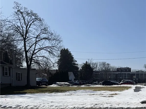 425 Beach Ave #24, Rochester, NY 14612