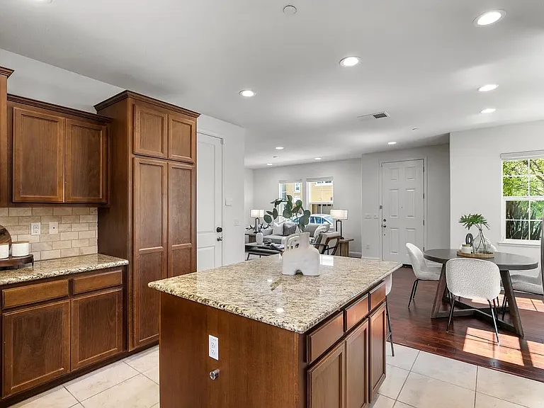 38881 Photinia Pl — Photo 6