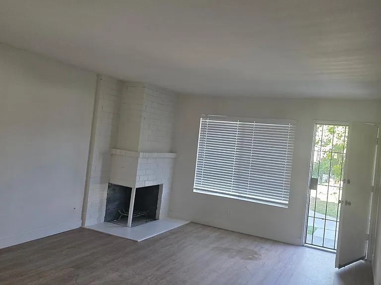 2000 W Pacific Ave — Photo 13