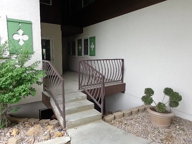 Midway - Swiss Oaks Condo — Photo 4