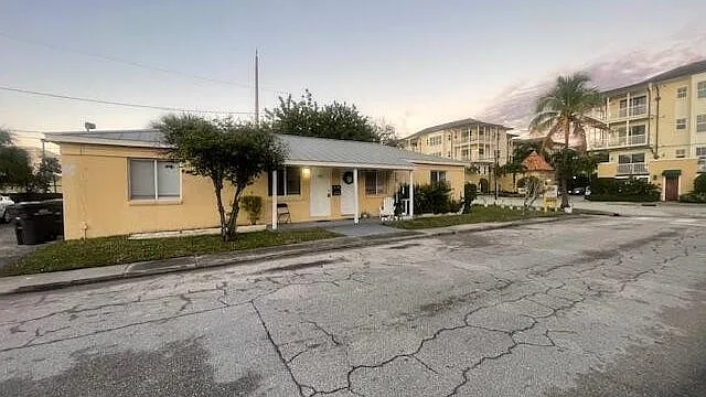 400 Metcalf Ct — Photo 65