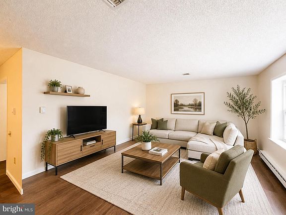4th image of 243 N Mayflower Way