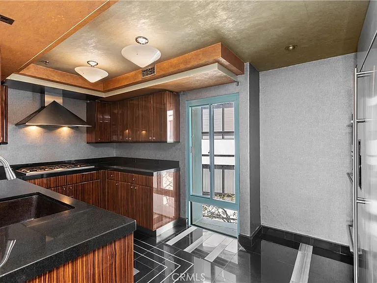 10336 Wilshire Blvd #703 — Photo 9