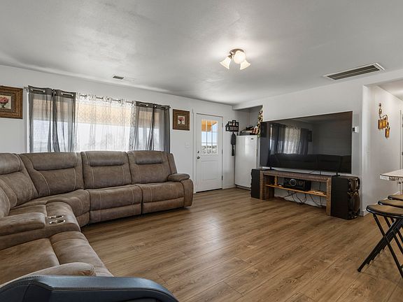 4th image of 23810 Gaines Rd