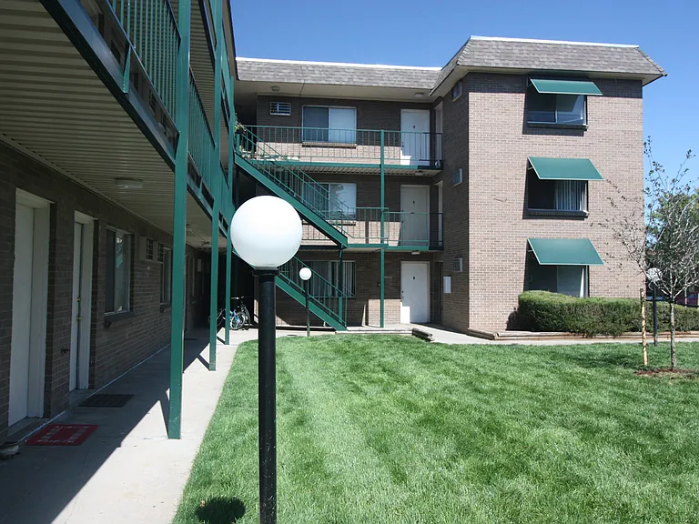 Candlelight Apartments — Photo 9