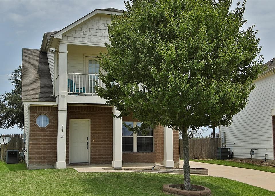Nice curb appeal with well manicured lawn and tree.