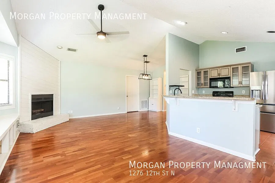 Freshly Updated, Super Cute Home in Jacksonville Beach with Garage and Fenced Backyard — Photo 4