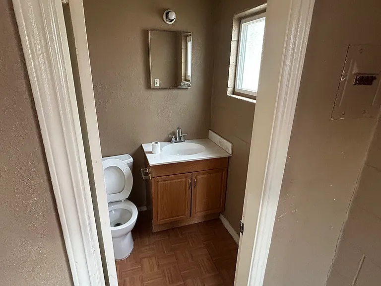 621 W Apache St #1/2 — Photo 12
