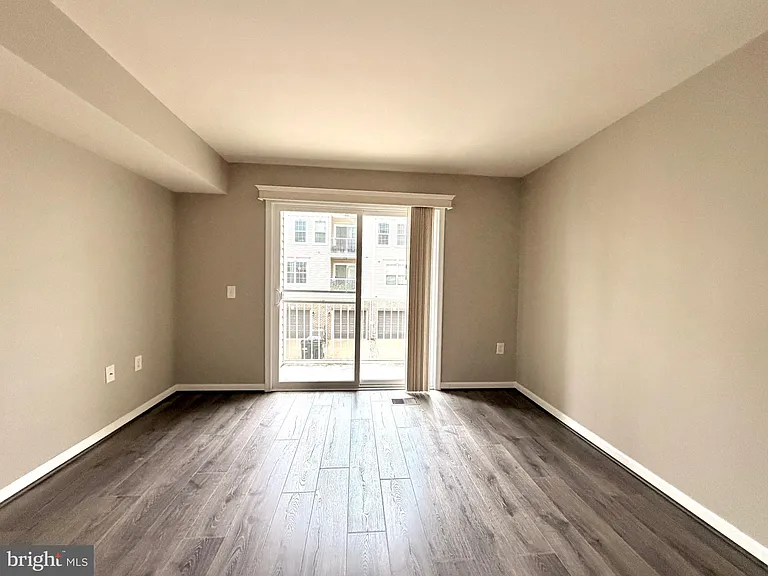 43487 Town Gate Sq — Photo 32