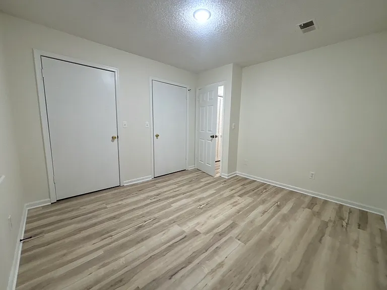 401 Sky Vue Dr #D — Photo 11