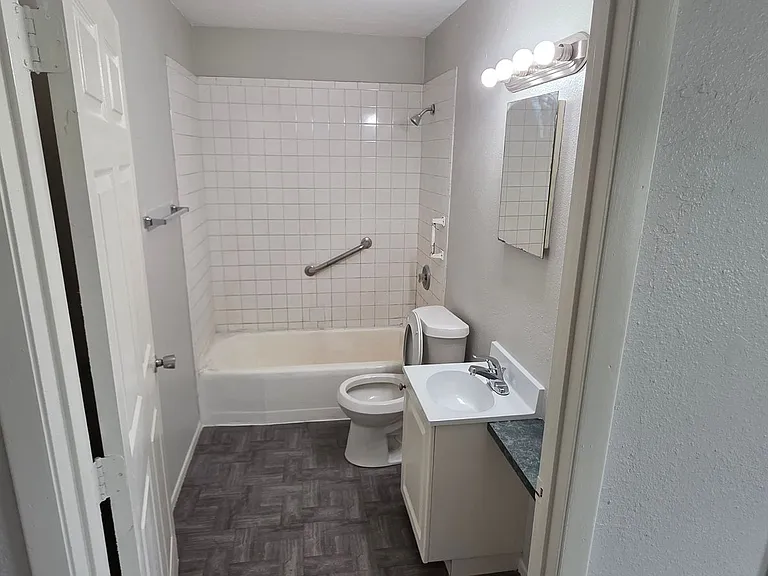 2425 Dixie Ave — Photo 14