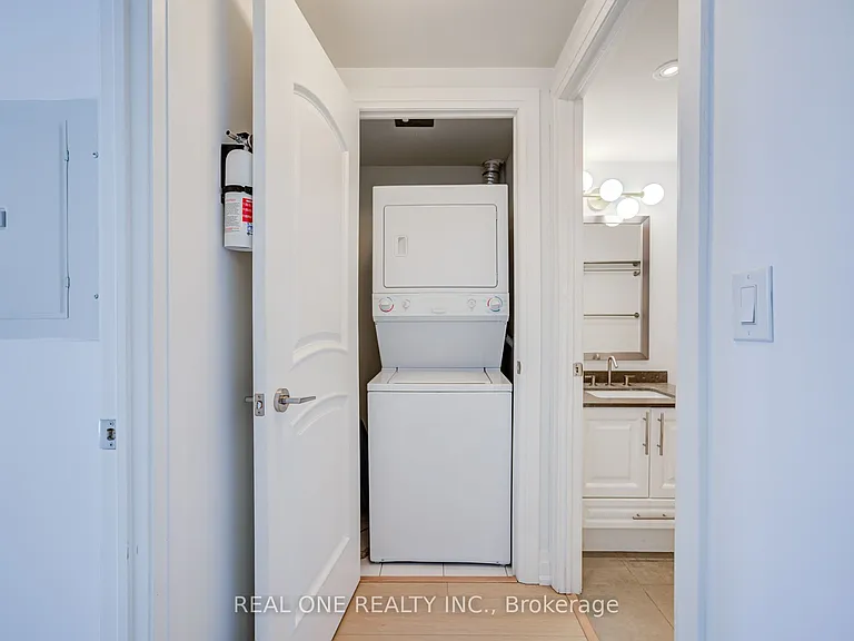 16 Harbour St #3511 — Photo 26