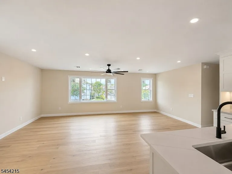 81 Ellen St #2 — Photo 3