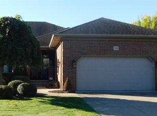 140 Hampton Hill Dr, Williamsville, NY