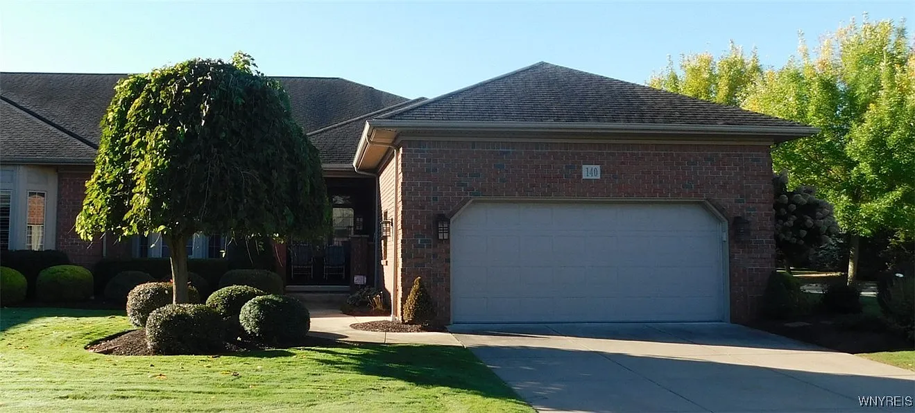 140 Hampton Hill Dr photo 1