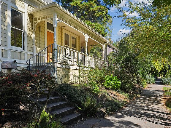 2nd image of 2534 SE 23rd Ave