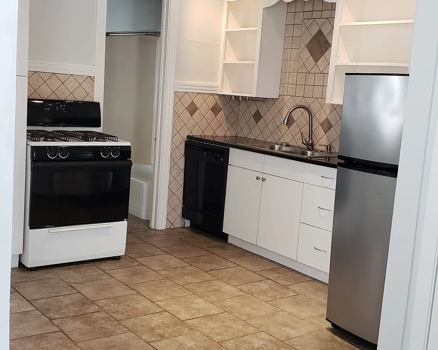 1 bed, 650 sqft, $995 — Photo 3