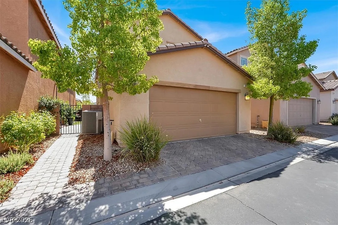 3 bed, 3.0 bath, 2363 sqft, $2,450 — Photo 3