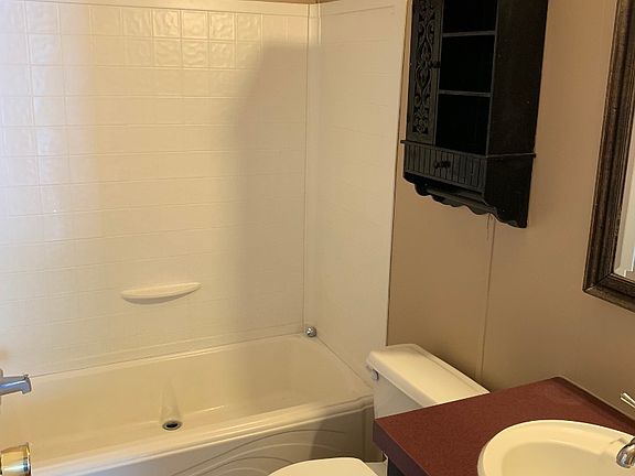 3rd image of 127 Lee Cir