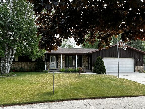 3rd image of 4625 Laurie Ln