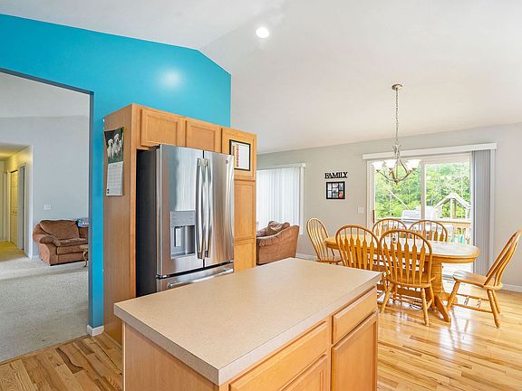 5th image of 1015 Sunrise Ln NW