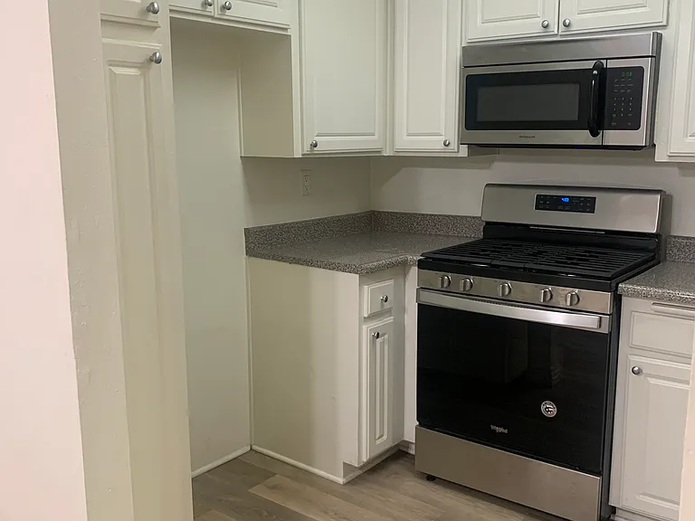 Hyde Park Apts — Photo 11