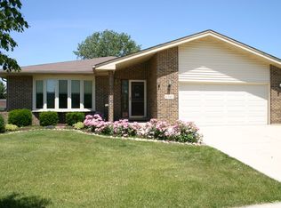 6940 Coachwood Trl, Tinley Park, IL 60477