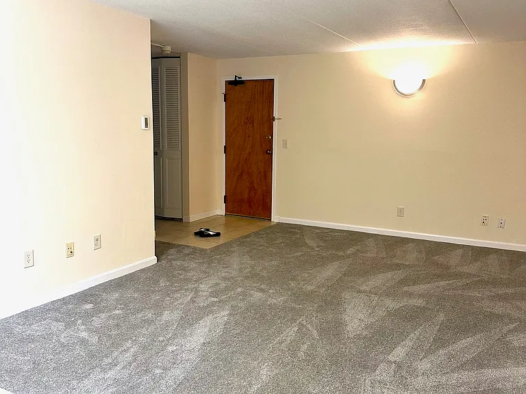 60 Nicholas Rd #6 — Photo 6