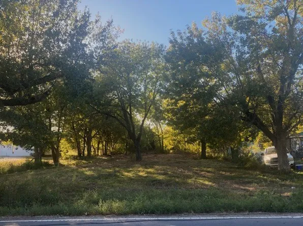 560 19th St SW, Paris, TX 75460