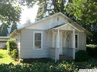 190 SE Ivy St, Mill City, OR 97360