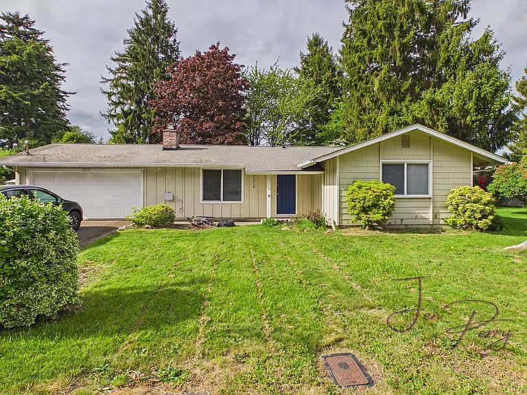 2274 Thornton St — Photo 11